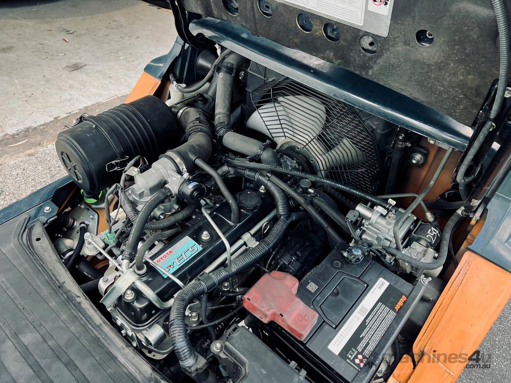 Low Hour Compact Toyota Forklift